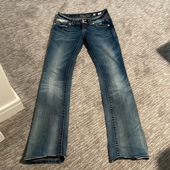 Women’s Miss Me jeans, boot cut with leather flap pockets. - Picture 2 of 4